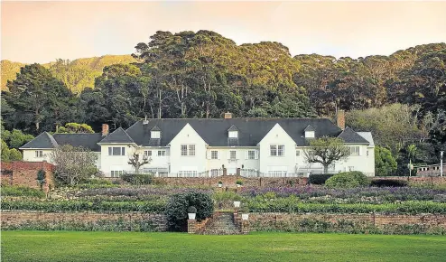  ?? Pictures: Strauss & Co ?? Harcroft House in Constantia, Cape Town. The entire contents of the historic mansion will be auctioned tomorrow. Pictured below are the drawing room and gallery.