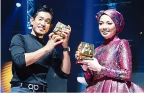  ?? — SYAZANA SYUKUR/The Star ?? Neelofa was named the most popular female artiste at the fan-voted Anugerah Meletop Era this year, while Khai Bahar won in the male category.