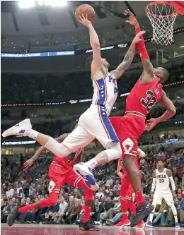  ?? AFP ?? Philadelph­ia 76ers’ J. J. Redick in action in their NBA match against Chicago Bulls at the United Center in Chicago on Tuesday. The 76ers 117- 115. —