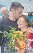  ?? CP PHOTO ?? Homa Hoodfar gets a kiss from her nephew Saam Hamzavi as she arrives in Montreal. Hoodfar, a Canadian-Iranian academic, was held in Iran’s Evin prison for more than 100 days.