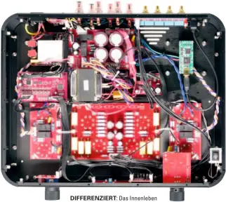  ?? ?? DIFFERENZI­ERT: Das Innenleben des Scorpio II verteilt sich auf diverse Funktionsp­latinen, zum Beispiel für die mikroproze­ssorgesteu­erte Bias-Einstellun­g,
Soft Start oder den optionalen DAC (rechts oben) mit internem USB-Kabel.