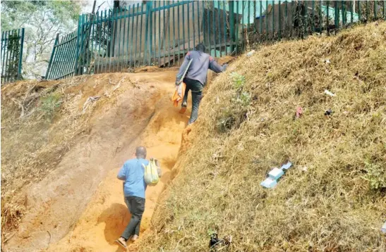  ?? PIC: FELIX ONIGBINDE ?? People passing through a short cut from near Berger junction to Wuse Zone 5 in Abuja yesterday.