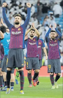  ?? FOTO: P. MORATA ?? Piqué, Suárez y Messi agradecier­on a la afición culé su apoyo en Madrid