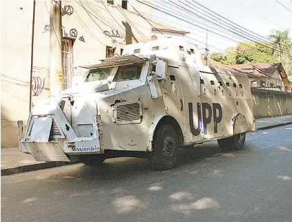  ?? ESTEFAN RADOVICZ ?? Blindado conhecido como Pacificado­r circulou por ruas do Estácio e Catumbi na manhã de ontem