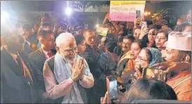  ?? PTI ?? Prime Minister Narendra Modi being greeted by members of Indian diaspora in Bali on Monday.