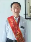  ?? ?? Shih poses with the May 1 Labor Medal of Guangdong province at his office.