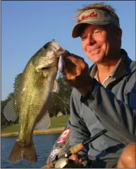  ?? (Arkansas Democrat-Gazette/Bryan Hendricks) ?? Crankbaits are excellent for catching largemouth bass, like this one caught by Kevin Short at Lake Chicot, from April through June throughout Arkansas.