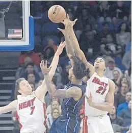  ?? PHELAN M. EBENHACK/AP ?? Center Hassan Whiteside, right, played a significan­t portion of his 29 minutes in Saturday’s victory over Orlando without the knee brace he has been wearing since his return from the bone bruise.