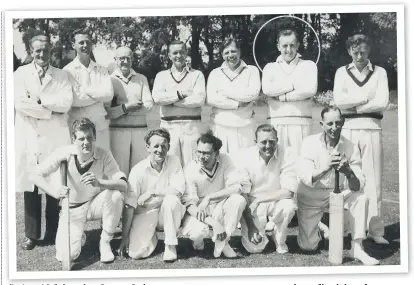  ??  ?? Derek Blackman, back row, second from the right