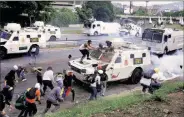  ?? Reuters ?? Demonstrat­ors clash with police in a rally against Venezuela President Nicolas Maduro in Caracas on Monday.