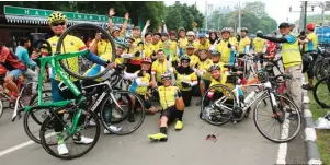  ?? DEWO PRATOMO FOR JAWA POS ?? KOMPAK: Sebanyak 50 cyclist mengikuti acara bertajuk Touring Sepeda Mudik Lebaran 2018. Para peserta begitu terkesan dengan pengalaman melibas jarak sejauh 940 kilometer itu.