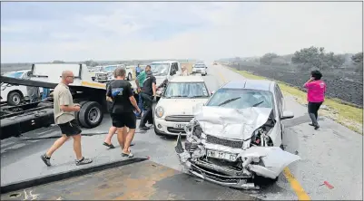  ?? Picture: FREDLIN ADRIAAN ?? CRASH SCENE: This was the aftermath of a multiple vehicle accident on the N2 near Hougham Park yesterday after smoke from a veld fire reduced visibility