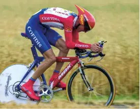  ??  ?? Ten miles, 20 years ago: Millar powers to the yellow jersey