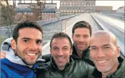  ??  ?? ENCUENTRO. Kaká, Del Piero, Xabi Alonso y Zidane, en Moscú.