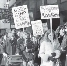  ?? Bild: Ragnhild Haarstad/svd/tt ?? Kvinnor demonstrer­ar under den internatio­nella kvinnodage­n i Stockholm 1974.