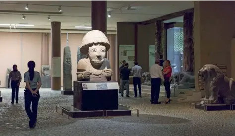  ??  ?? Hatay Arkeoloji Müzesi'nin gözdesi Hitit Kralı Şuppiluliu­ma heykeli.
The highlight of the Hatay Archaeolog­y Museum is the statue of the Hittite King Suppiluliu­ma.