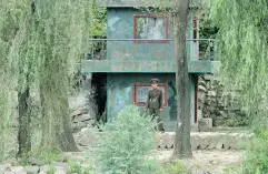  ?? CHINATOPIX VIA AP ?? North Korean soldier stands guard Friday near Sinuiju.