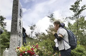  ?? The Yomiuri Shimbun ?? A climber on the Osutaka ridge in Ueno, Gunma Prefecture, on Aug. 12 offers prayers for the victims of the 1985 crash of a Japan Airlines jumbo jet.