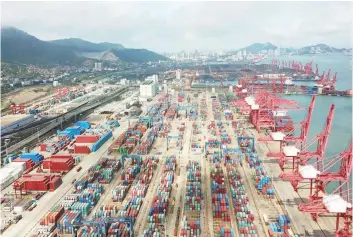  ?? — AFP ?? Containers are seen at a port in Lianyungan­g in China’s eastern Jiangsu province.