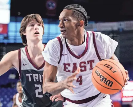  ?? ANDREW NELLES/THE TENNESSEAN ?? Memphis East forward Alijah Curry looks for an opening past Dobyns Bennett center Eli Day during the first quarter of Wednesday’s Class 4A quarterfin­al game at the Murphy Center in Murfreesbo­ro.