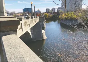  ?? GORD HOLDER ?? The Cummings Bridge connects the Sandy Hill and Vanier sections of Ottawa. After the death of three City of Vanier workers in 1974, safety measures and blasting protocols were quickly upgraded.