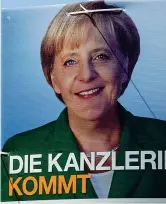  ??  ?? 2013 «Arriva la cancellier­a», che vince ancora con il 41,5%. Il rivale socialdemo­cratico è Peer Steinbrück, che si ferma al 25,7%
