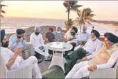  ?? HT FILE PHOTO ?? Akali leaders relax during the ‘chintan shivir’ held in Goa from April 4 to 7, 2013.