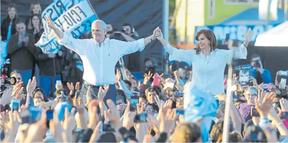  ?? MARIO QUINTEROS ?? Dupla. Cristina Kirchner en el parque municipal de Florencio Varela con Jorge Taiana, a quien le cedió la apertura del acto de ayer.