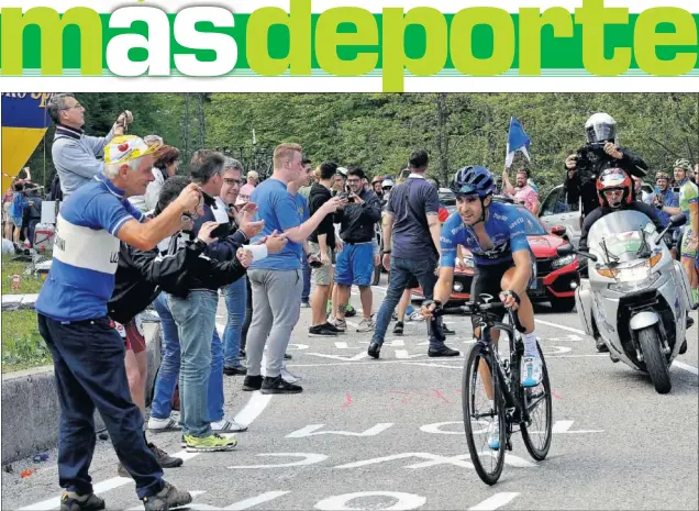  ??  ?? PREMIO. Mikel Landa, que se está destapando como el mejor escalador del Giro, se fue solo hacia la victoria. Dos veces había sido ya segundo.