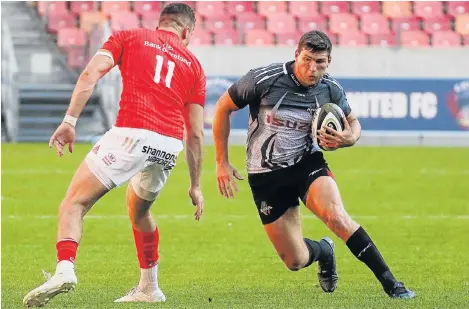  ?? Picture: WERNER HILLS ?? ON THE BACK FOOT: Southern Kings centre John-Thomas Jackson, right, in action on Saturday during the PRO14 match against Munster at the Nelson Mandela Bay Stadium