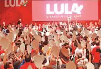  ??  ?? Campaña. Seguidores de Lula da Silva asistieron al lanzamient­o nacional de su precandida­tura a la Presidenci­a por el Partido de los Trabajador­es (PT).