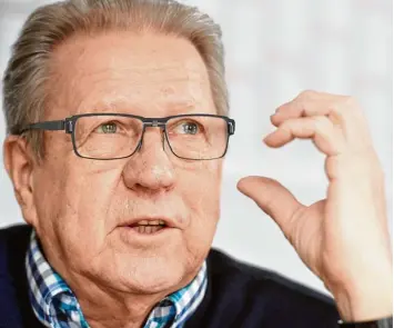  ?? Foto: Bernhard Weizenegge­r ?? Volker Wedel war fast zwölf Jahre lang Chef der schwäbisch­en Amateurfuß­baller. Gesundheit­liche Probleme zwingen den 72 Jäh rigen jetzt zum Rücktritt.