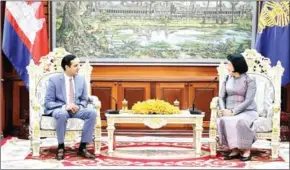  ?? NA ?? National Assembly (NA) president Khuon Sudary (right) meets with Pakistani ambassador Zaheeruddi­n Babar Thaheem at the NA headquarte­rs in Phnom Penh on January 10.