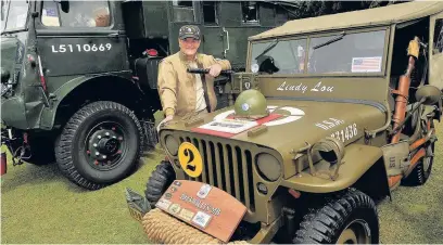  ?? CHRIS WHITEOAK.
AN143824 ?? John burrows with his 1943 Willys Jeep, named Lindy Lou, one of the many historic Army vehicles on show.