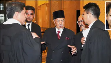  ??  ?? Amar Mohamad (centre) with his lawyers at the Court of Appeal in Putrajaya and Dr Ting (inset). Day in court: