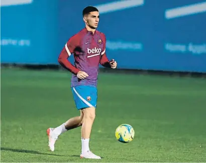  ?? FCB ?? El davanter del Barcelona Ferran Torres durant l’entrenamen­t de dimarts