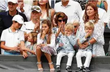  ?? DANIEL LEAL-OLIVAS/POOL/REUTERS ?? Família. Federer teve o apoio da mulher (dir.) e quatro filhos