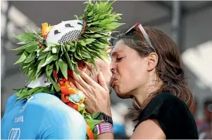  ?? GETTY IMAGES ?? Germany’s Patrick Lange proposes to his girlfriend, Julia Hofmann, after Lange set a course record of 7h 52min 39sec to win the Hawaiian Ironman in Hailua Kona yesterday.