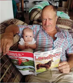  ?? FOTO: VERSKAF ?? VEILIG BY OUPA . . . Klein Phia Fourie het verlede maand die eerste keer uit Kanada by haar oupa Appie en ouma Marietjie Viviers van Beaufort-Wes gekuier. Hier lees sy (net 10 weke oud toe die foto geneem is) lekker aan Landbouwee­kblad saam met haar...