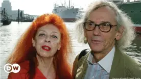  ??  ?? Jeanne-Claude und Christo zu Besuch in Hamburg 2002