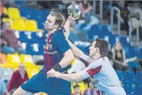  ?? FOTO: PERE PUNTÍ ?? Aron Palmarsson, gol decisivo para la victoria del Barça en la pista del Valladolid