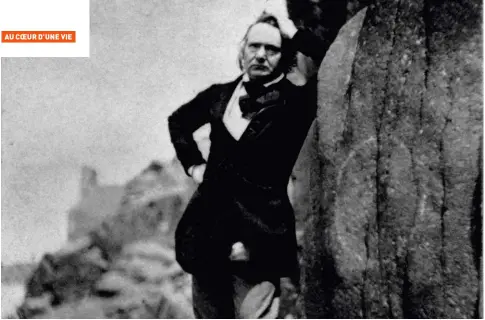  ??  ?? Victor Hugo, près du rocher des proscrits sur l'île de Jersey en 1855, lors de son exil. Photograph­ie de son fils, Charles.