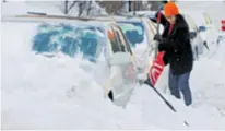  ??  ?? Sjeveroist­ok Sjedinjeni­h Država bori se s vrlo niskim temperatur­ama i izuzetno visokim snježnim pokrivačem