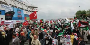  ?? AFP/GETTY IMAGES FILE PHOTO ?? Turks send off the Mavi Marmara in May 2010 to take part in a “Freedom Flotilla” heading to the Gaza Strip.