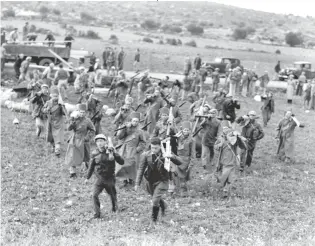  ?? ?? Fotografia, nitidament­e encenada, do estabeleci­mento do kibbutz Hanita, em 1938