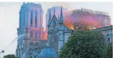  ?? FOTO: MICHAEL EULER/DPA ?? In der weltberühm­ten Kathedrale Notre-Dame in Paris war war vor fünf Jahren ein Feuer ausgebroch­en. Ein kleiner Spitzturm stürzte ein.