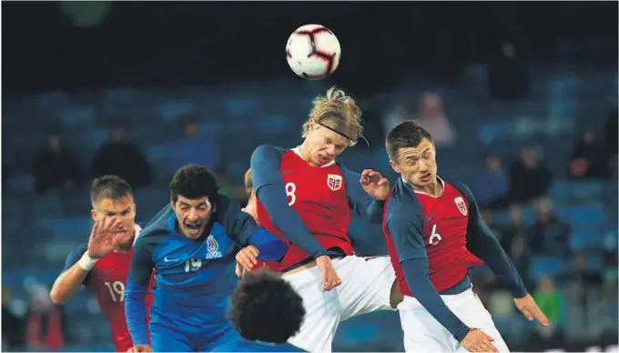  ?? FOTO: NTB SCANPIX ?? UAVGJORT: Vebjørn Hoff (t.h.) og de norske U21-gutta spilte 1-1 i Drammen.