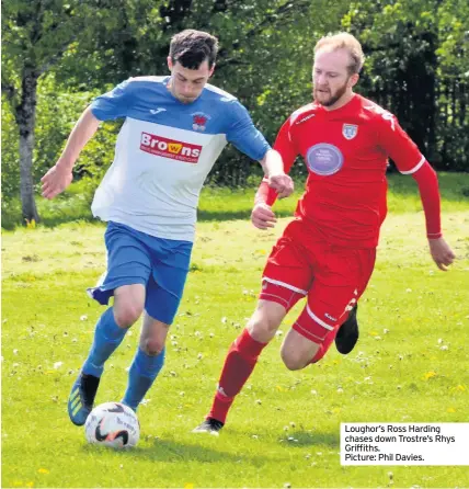  ?? Picture: Phil Davies. ?? Loughor’s Ross Harding chases down Trostre’s Rhys Griffiths.