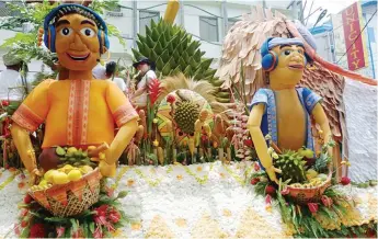  ??  ?? ONE of the floats in the 2017 Kadayawan Festival’s floral parade. The festival highlighte­d Davao City’s 11 indigenous
groups.