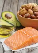  ??  ?? contenidas en estos alimentos, ayudan a disminuir el colesterol LDL.
